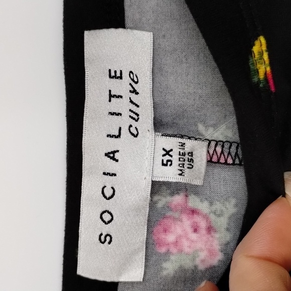 Socialite Curve Black floral long sleeve midi dress twisted front - Picture 6 of 10